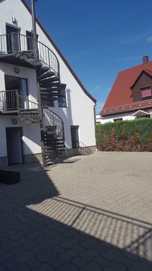 Apartments Zum Bayrisch Pub Weißenhorn Zewnętrze zdjęcie